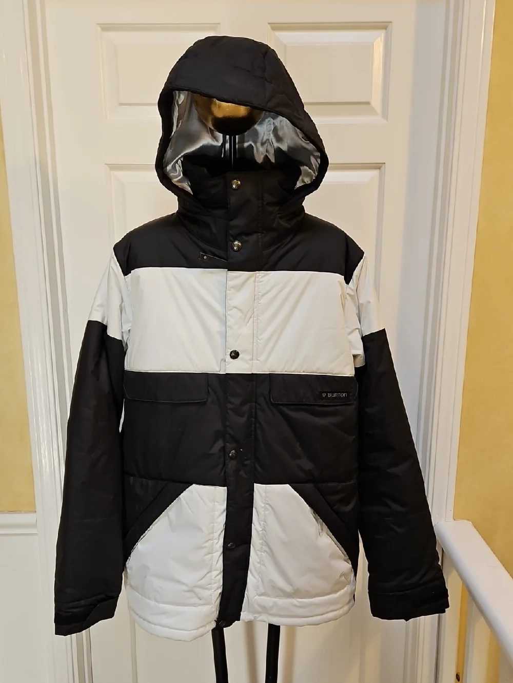 BURTON Men's Black & White Hooded Puffer Snowboard Ski Jacket, Coat, Parka - M